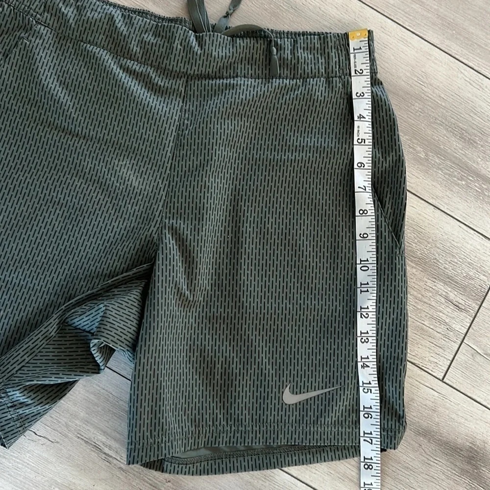 Nike womens green patterned drawstring shorts size medium
